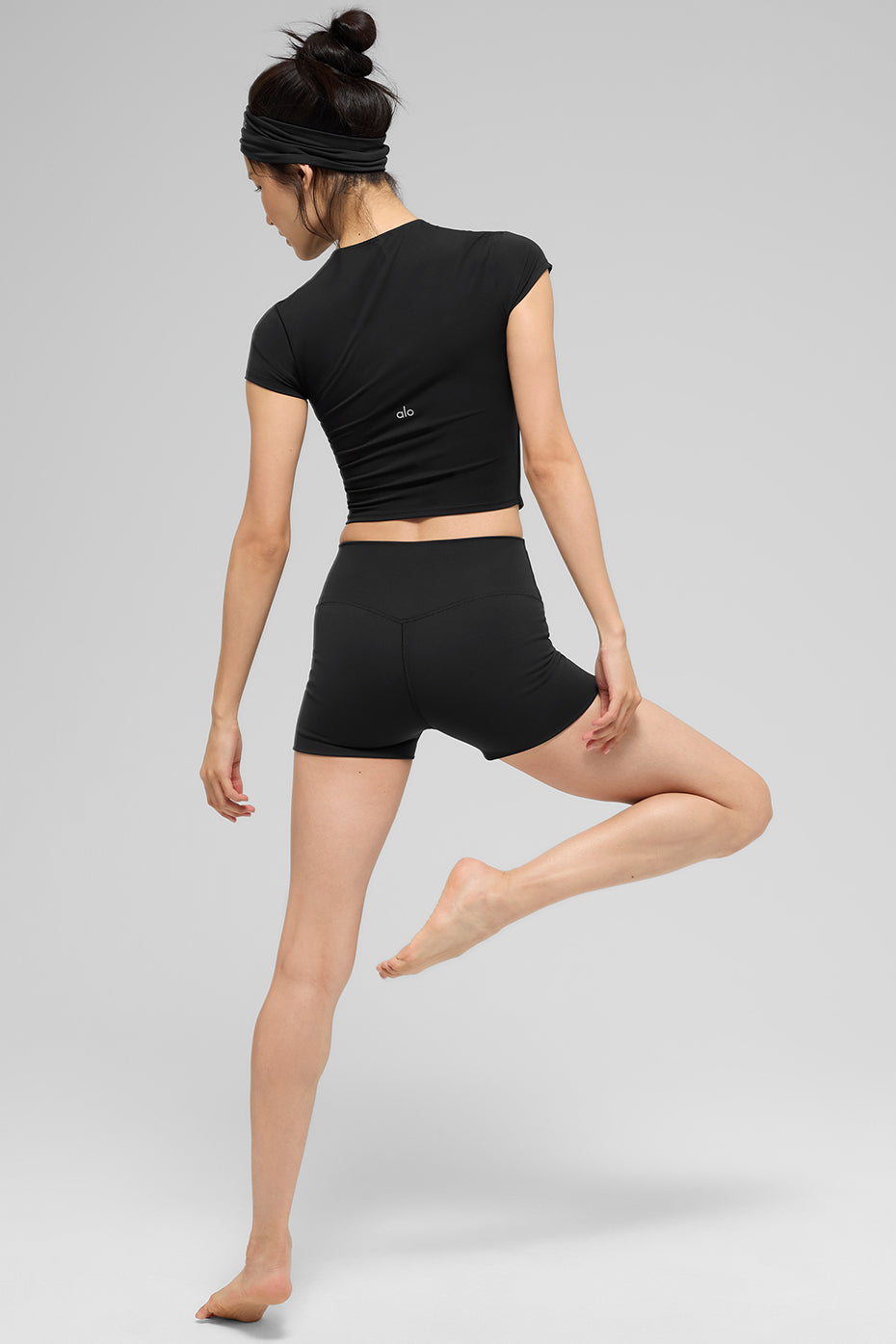 ALO Softsculpt Precision Short Sleeve Top - Black - Image 3
