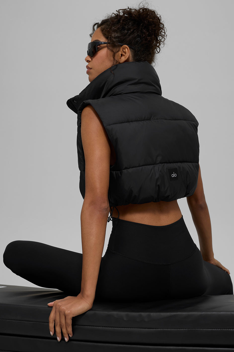 Cropped Gold Rush Puffer Vest - Black - Image 4