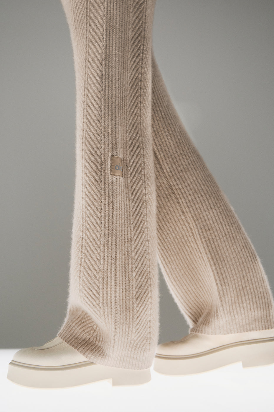 Winter Magic Cashmere Wide Leg Pant - Flax Heather - Image 4